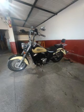 Honda Shadow 750c Cruiser Beige/Negro