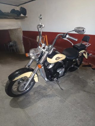 Honda Shadow 750c Cruiser Beige/Negro