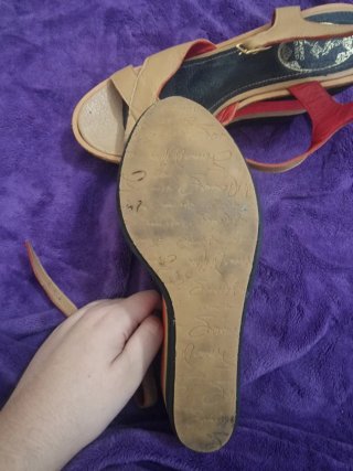 Sandalias de cuña T39 cuero multicolor. Argentinos
