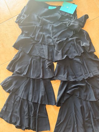 Pantalón Zara volantes negro