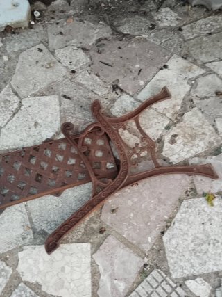 Banco de jardín de hierro forjado