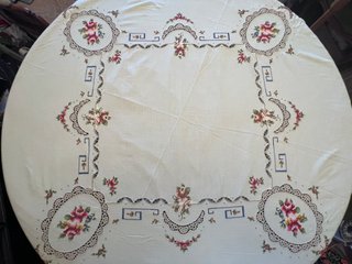 Mantel redondo vintage bordado