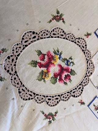 Mantel redondo vintage bordado