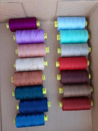 15 rocchetti filo cucito colori diversi Gutermann