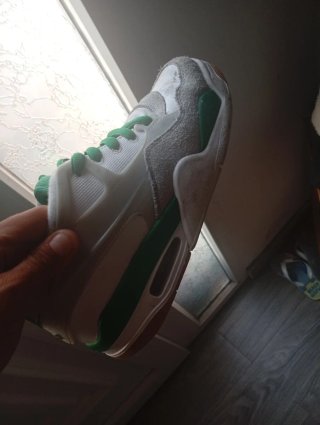 Zapatillas Jordan Grises y Verdes Talla 39