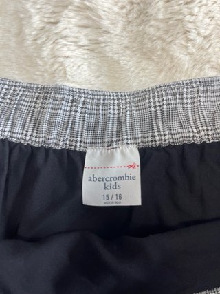 Falda corta de cuadros gris y blanco