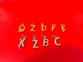 Colgantes Letras Uno de 50 (Oro y Plata)