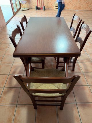 Conjunto mesa y 5 sillas de madera