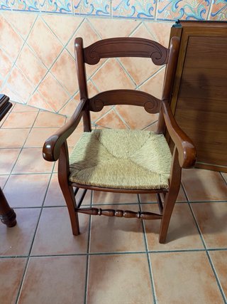 Conjunto mesa y 5 sillas de madera