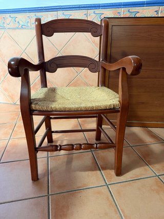 Conjunto mesa y 5 sillas de madera