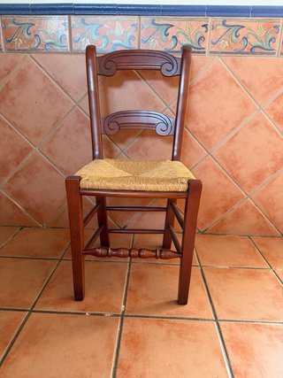 Conjunto mesa y 5 sillas de madera