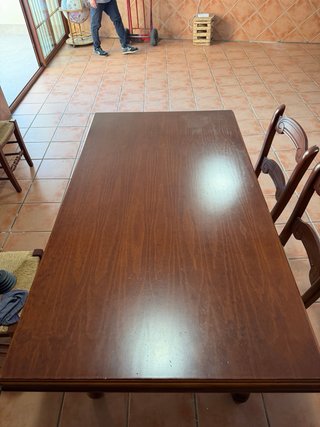 Conjunto mesa y 5 sillas de madera