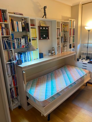 Cama Abatible + Librería Beige/Blanco y mesa alta