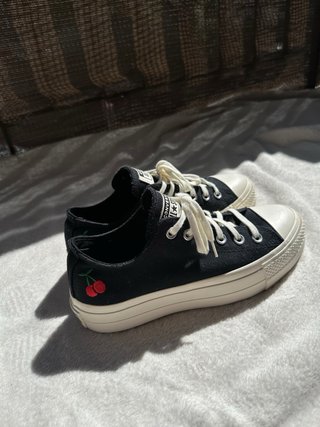 Converse plataforma negras con cerezas - nuevas.