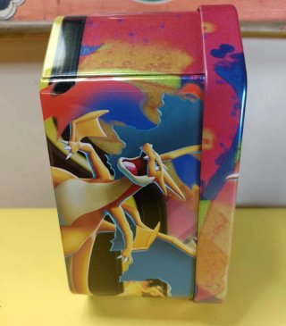 Lata y Carta Charizard Holográfica Pokémon GO