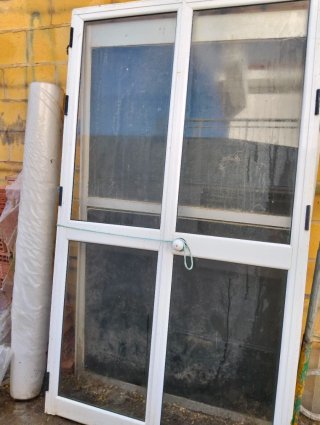 Puerta  aluminio y cristal