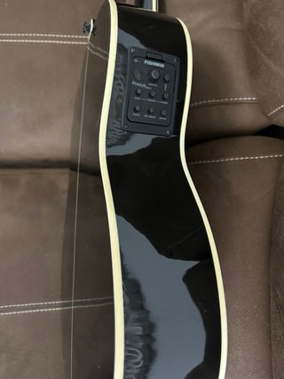 Guitarra Negra Amplificada