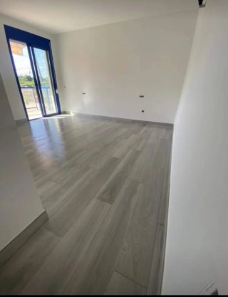 Se realizan trabajos de pintura en blanco o color