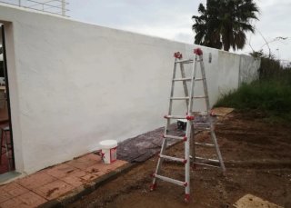 Se realizan trabajos de pintura en blanco o color