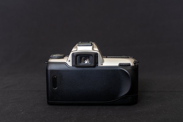 Nikon F65 Cámara Analógica Plata y Negra