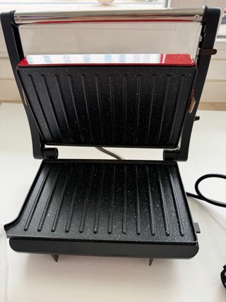 Sandwichera/Grill Aigostar 1000W Nueva a estrenar