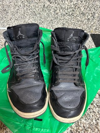 Nike Air Jordan 1 MID Negro/Gris