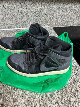 Nike Air Jordan 1 MID Negro/Gris