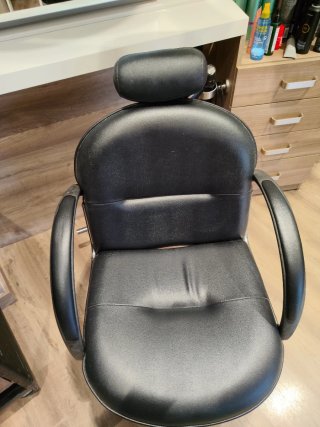 2 Lavacabezas de peluqueria y 5 sillones.
