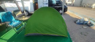 Tienda de campaña verde Quechua