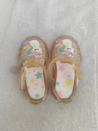 Los 2 pares Cangrejeras igor y chanclas niña Gaby
