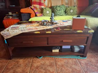 Mesa baja de salón de madera de teca......