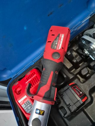 Prensa Multicapa Milwaukee M18