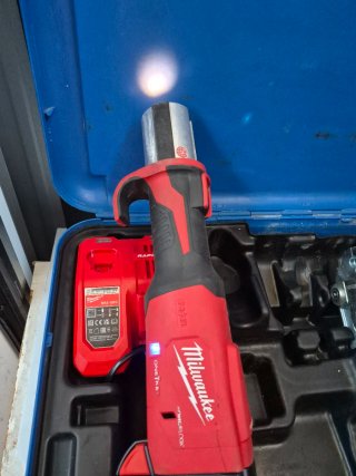Prensa Multicapa Milwaukee M18