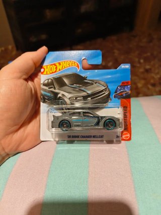 Hot Wheels '20 Dodge Charger Hellcat