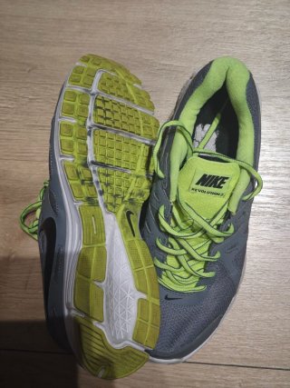 Nike Revolution 2 gris y verde