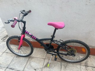 Bicicleta infantil BTWIN rosa y negra