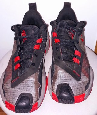 Jordan niño talla 38.5