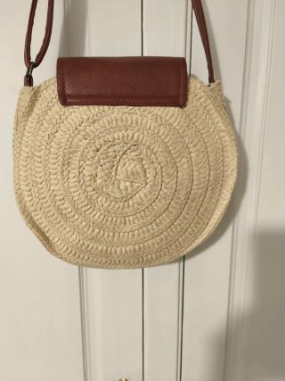 Bolso redondo rafia y piel
