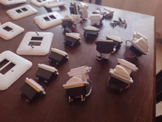 Enchufes y mecanismos eléctricos antiguos