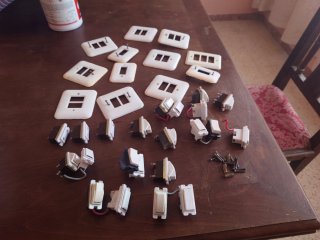 Enchufes y mecanismos eléctricos antiguos