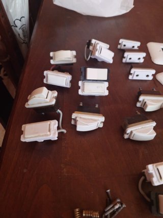 Enchufes y mecanismos eléctricos antiguos