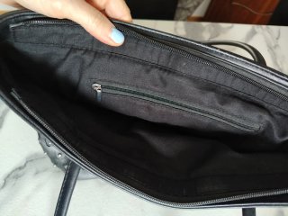 Borsa nera con borchie