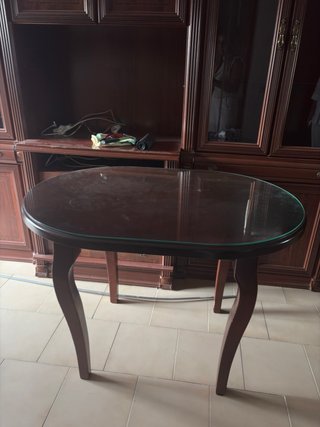 Mesa de centro redonda con tapa de cristal