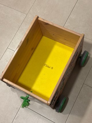 Carro de madera para juguetes