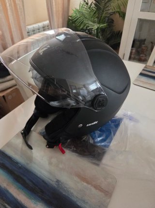 Casco de moto negro