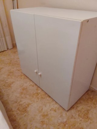Armario blanco de madera