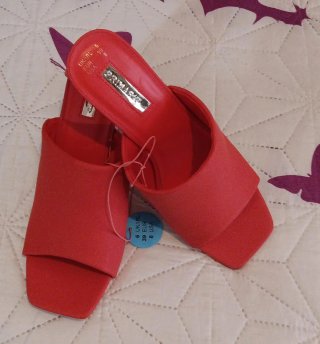 Tacones Beige, rosa y rojo con Poco Uso