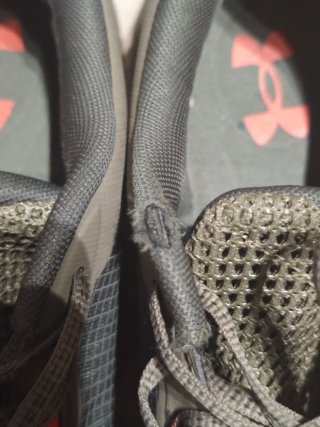 Zapatillas Under Armour verdes y naranjas