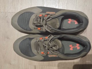 Zapatillas Under Armour verdes y naranjas