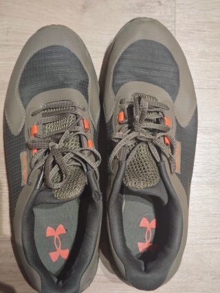 Zapatillas Under Armour verdes y naranjas